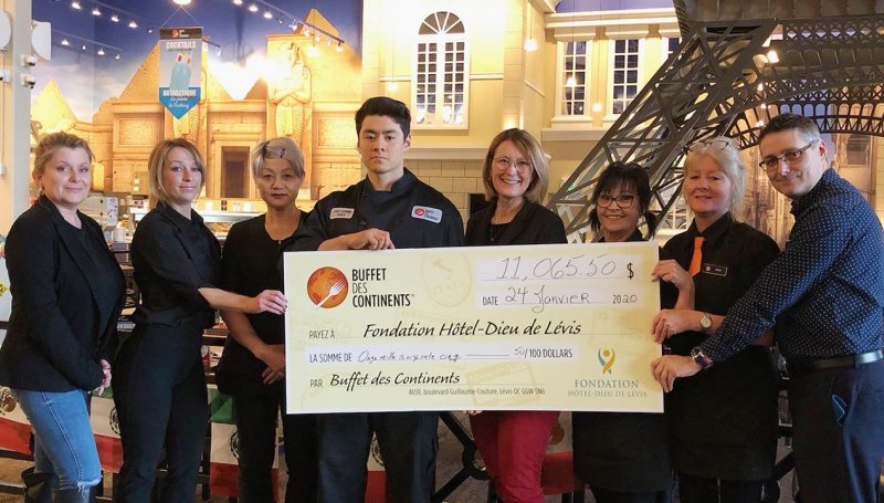 Remise cheque Fondation Hetel-Dieu levis buffet des continents